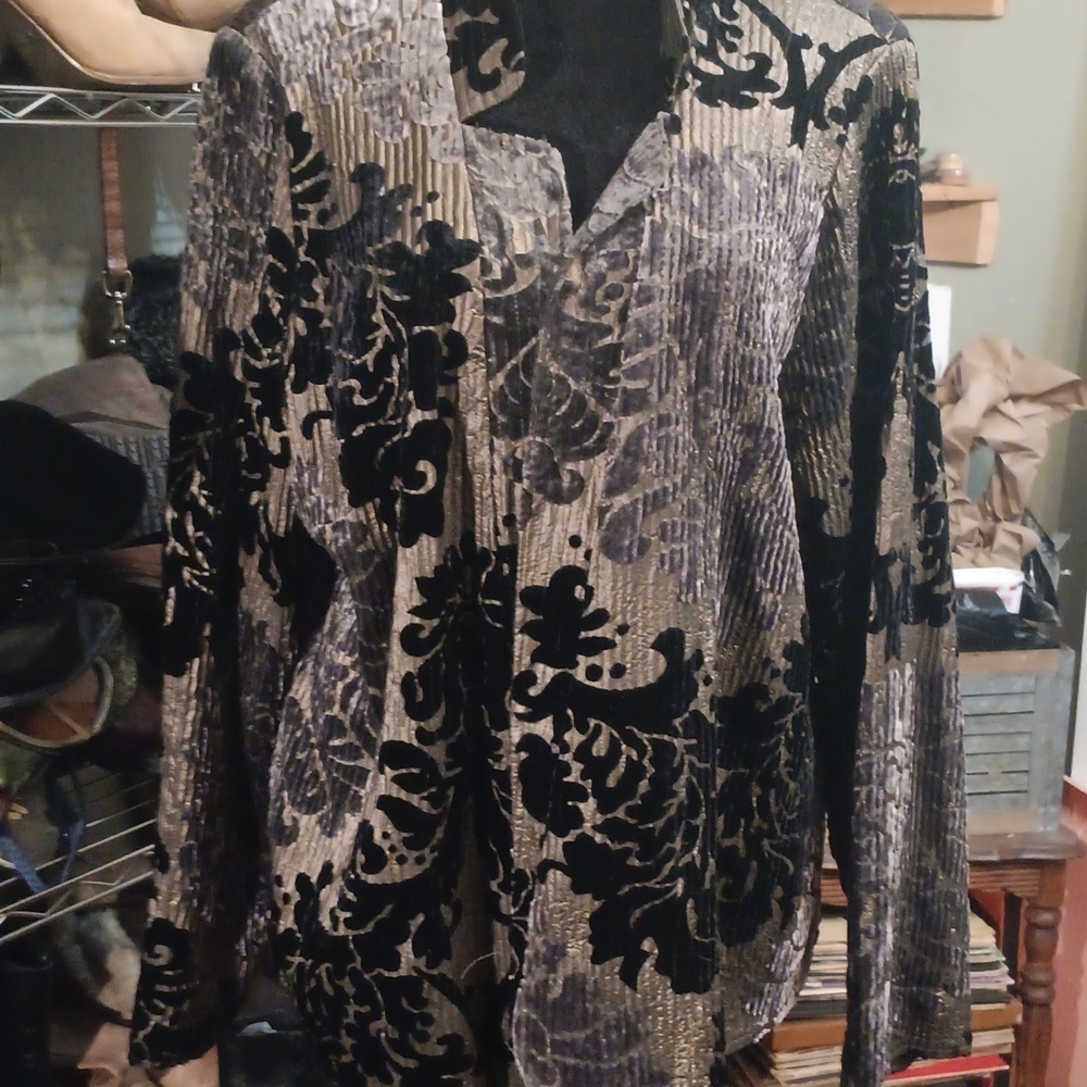 Chico's Eegant Black and Gold Velvet Blouse Size 3 - Picture 2 of 7